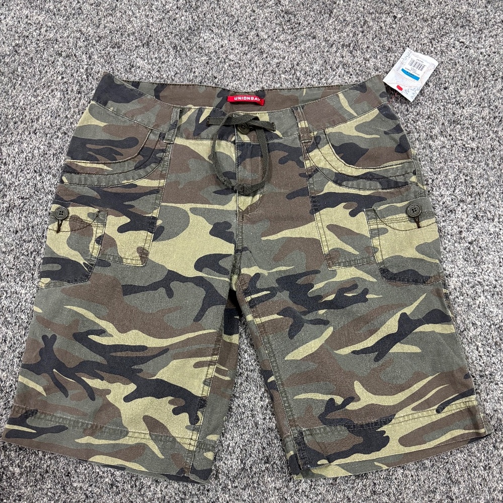 NEW UNIONBAY Vintage Women’s Camo Cargo Bermuda Shorts Y2K Sz 9